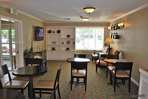 Extended America - St Louis - Westport -