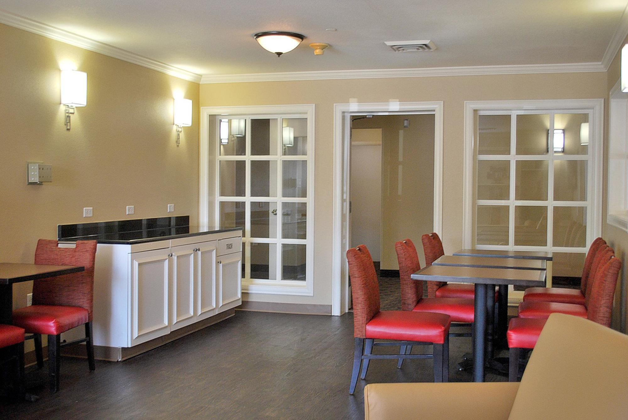 Extended America - St Louis - Westport - 2*