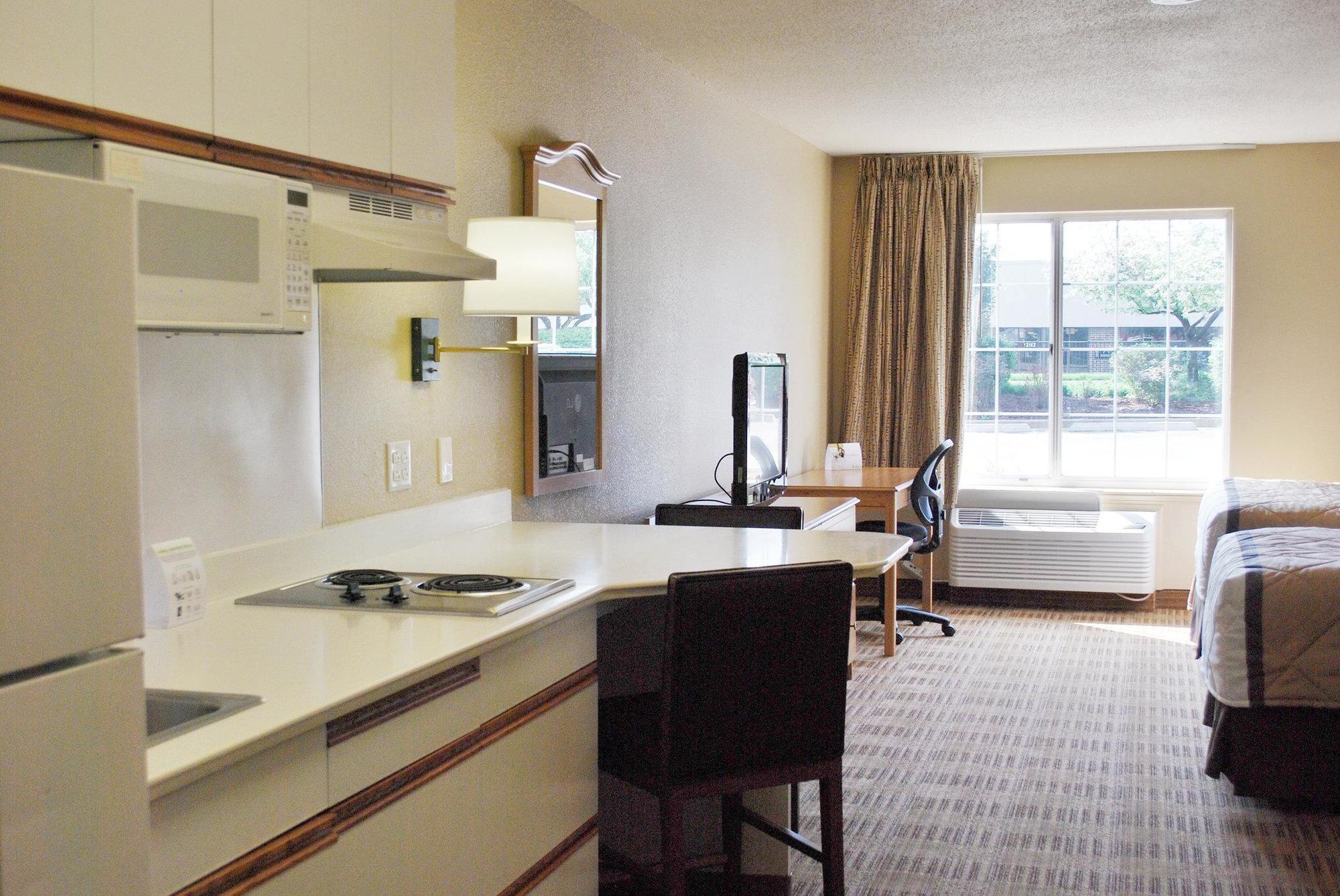 Extended America - St Louis - Westport - 2*